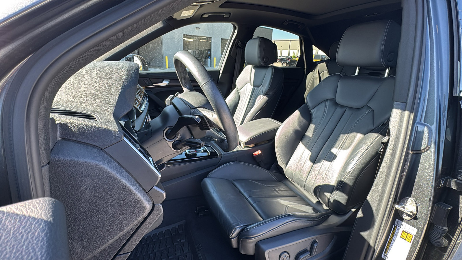 Used 2023 Audi Q5 2.0T Premium w/ Convenience Package image 14