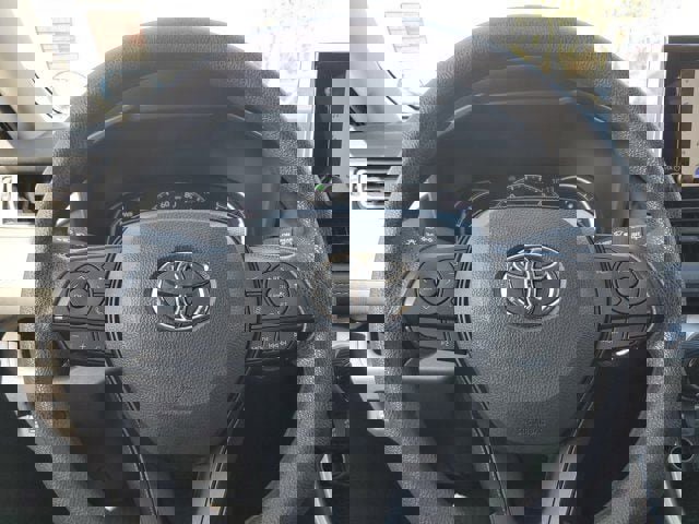 Used 2025 Toyota RAV4 XLE image 22