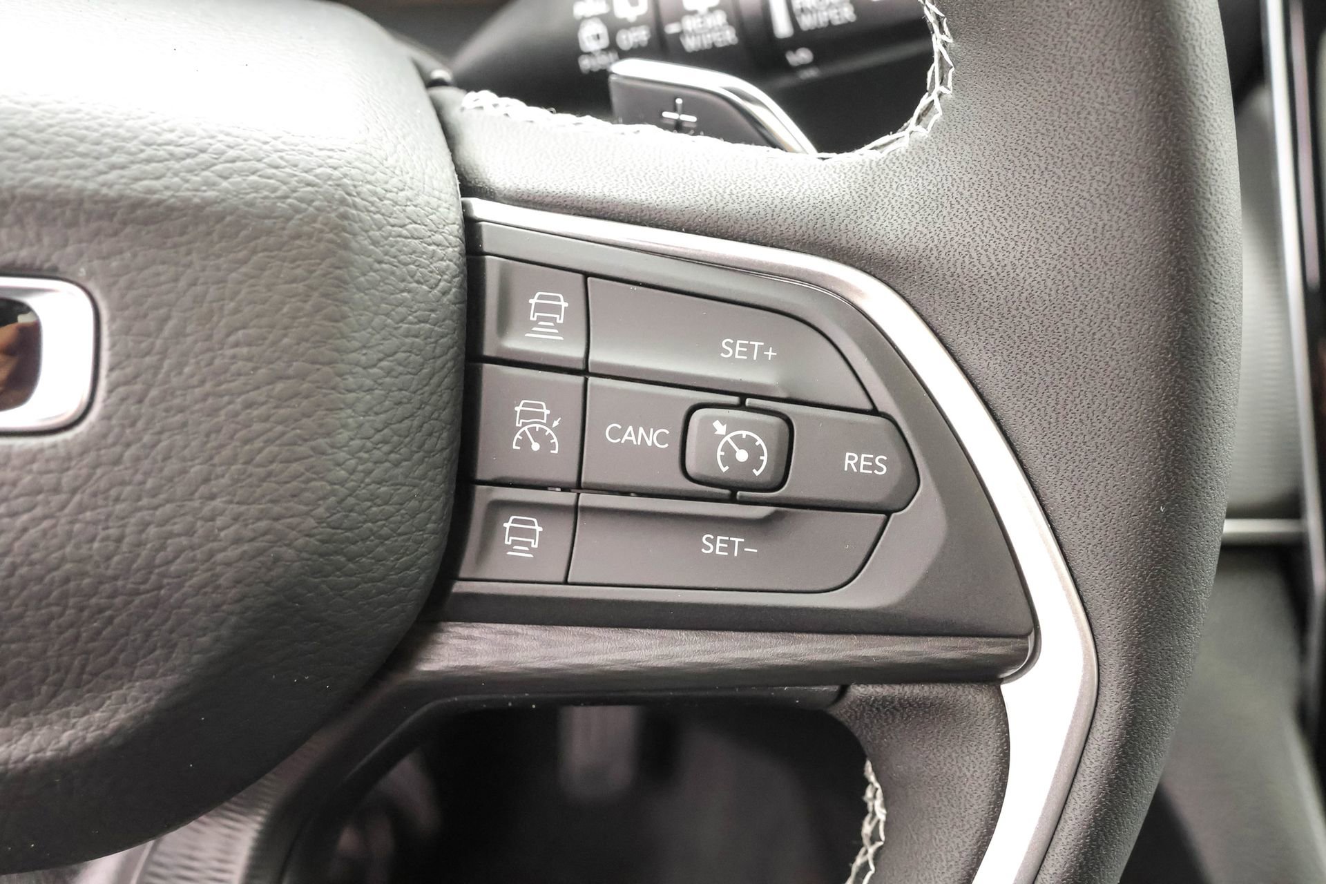 New 2025 Jeep Grand Cherokee Altitude image 27