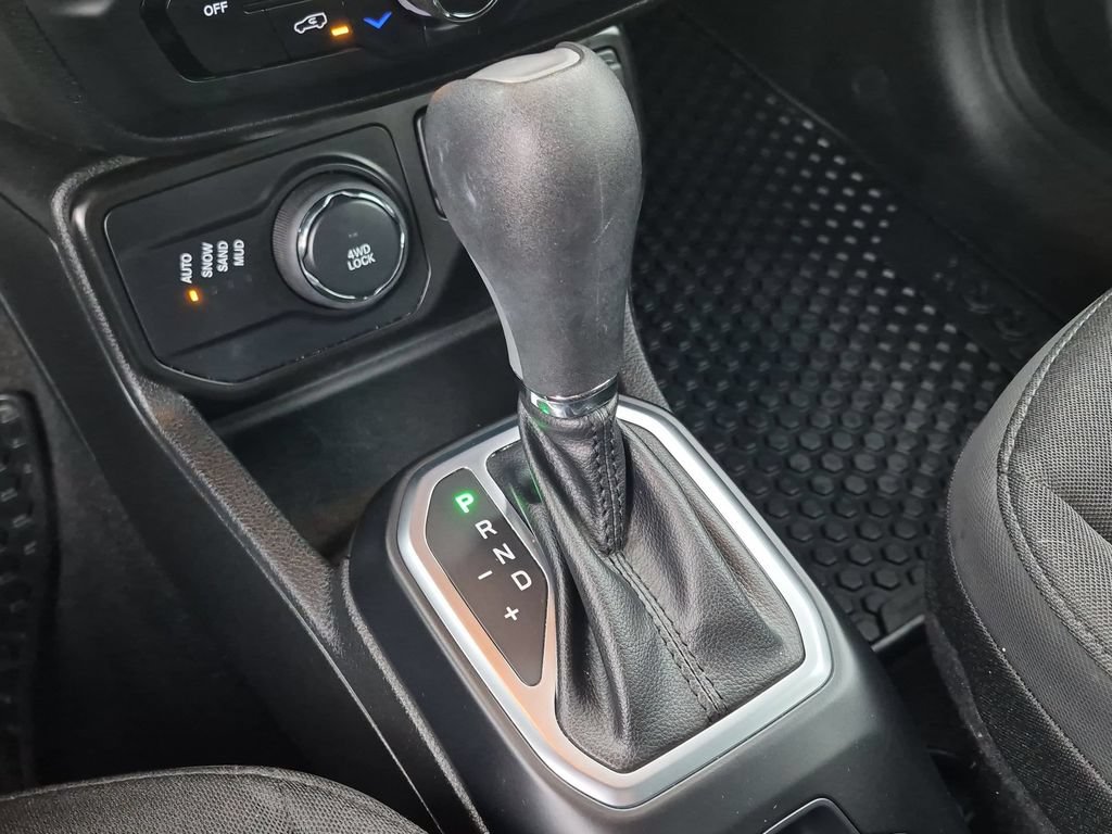 Used 2019 Jeep Renegade Altitude w/ Quick Order Package 22M AWD/4WD image 12