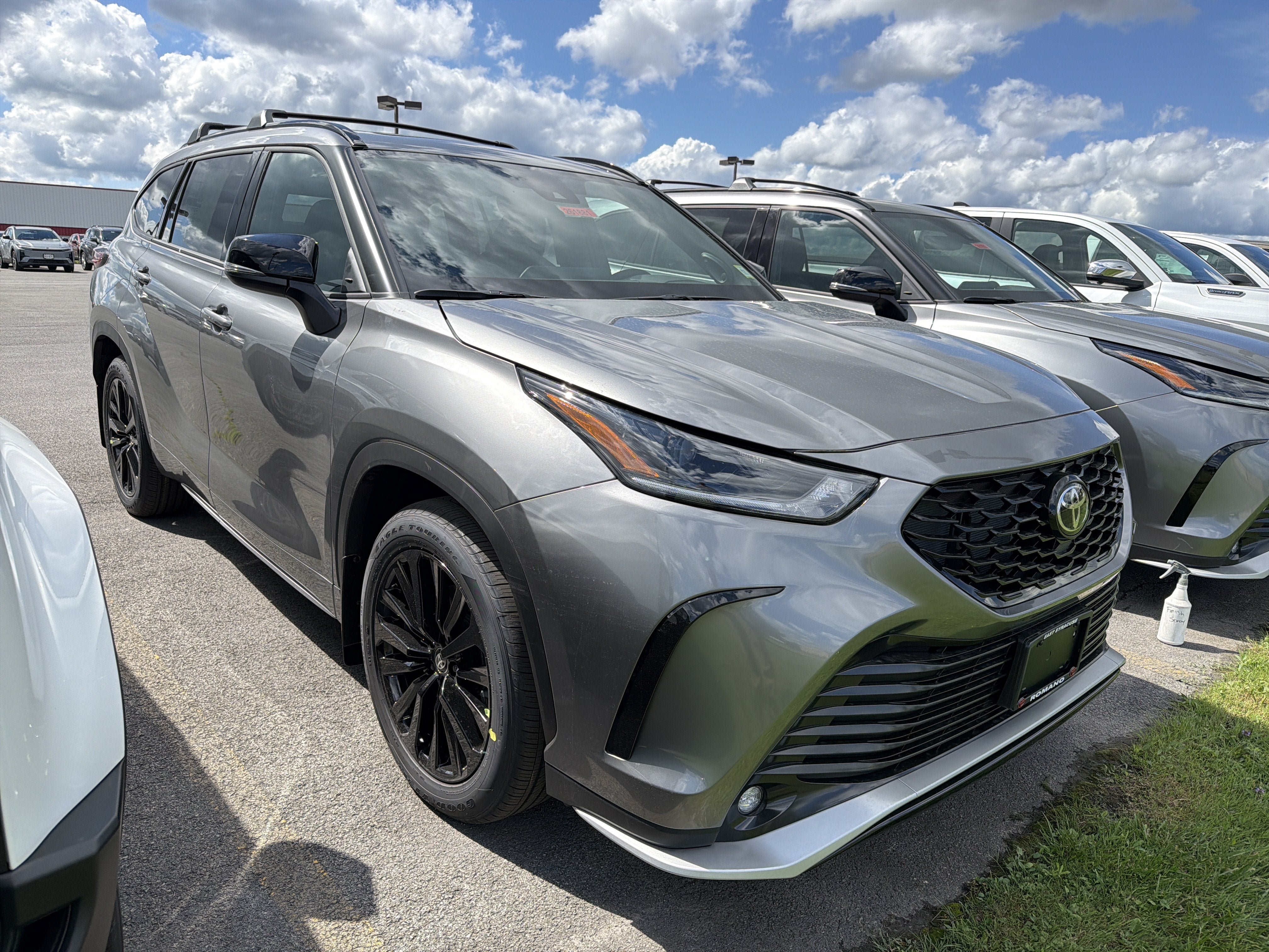 New 2026 Toyota Highlander XSE AWD/4WD image 2