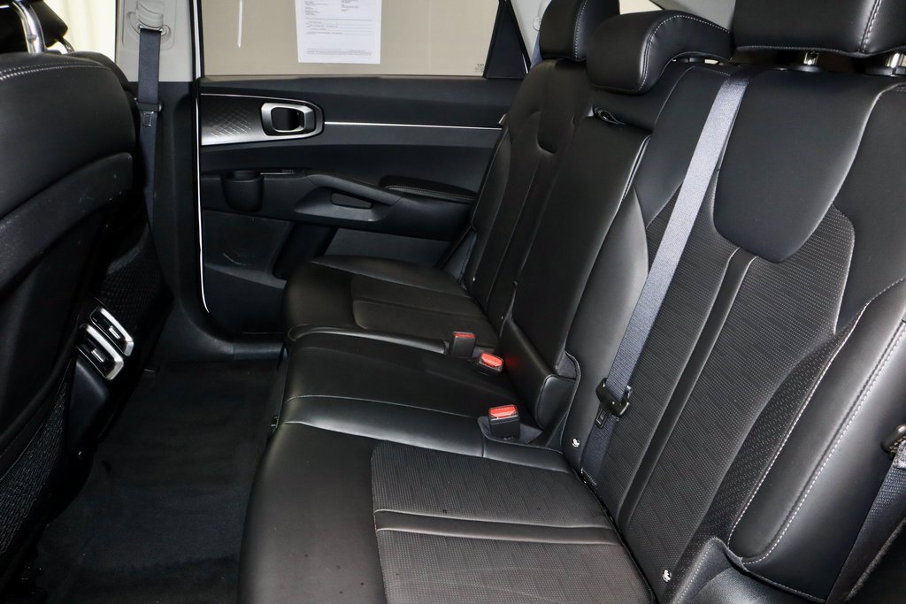 Used 2024 Kia Sorento S image 24