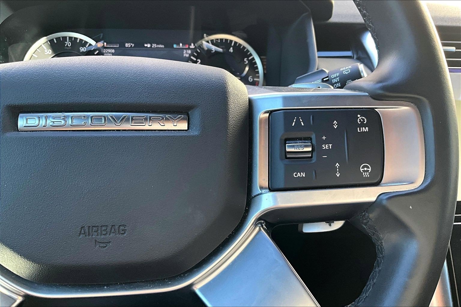 Used 2023 Land Rover Discovery S R-Dynamic image 18