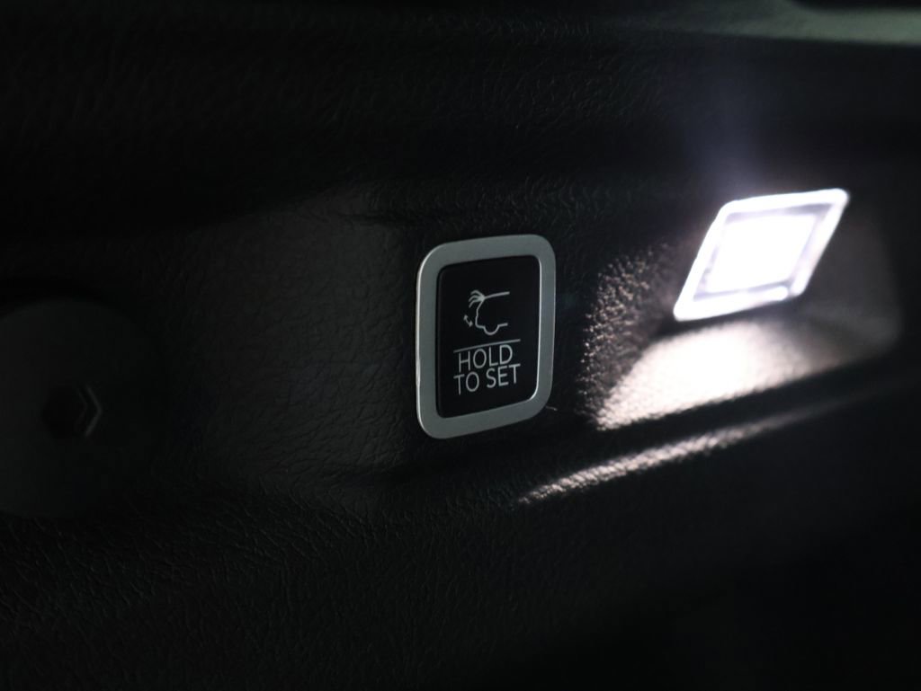 Used 2024 Jeep Grand Cherokee L Altitude image 21