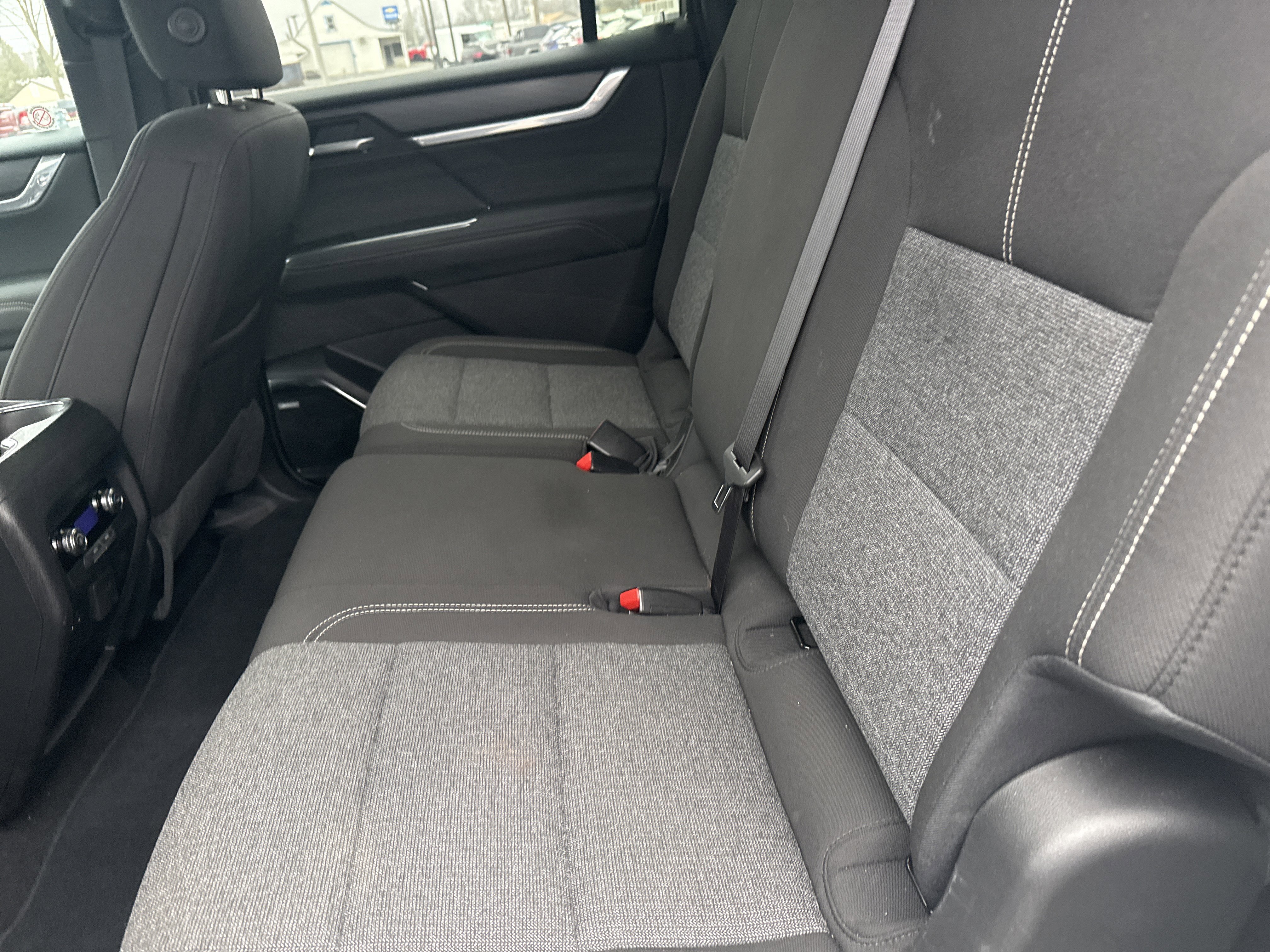 Used 2025 GMC Acadia Elevation image 12