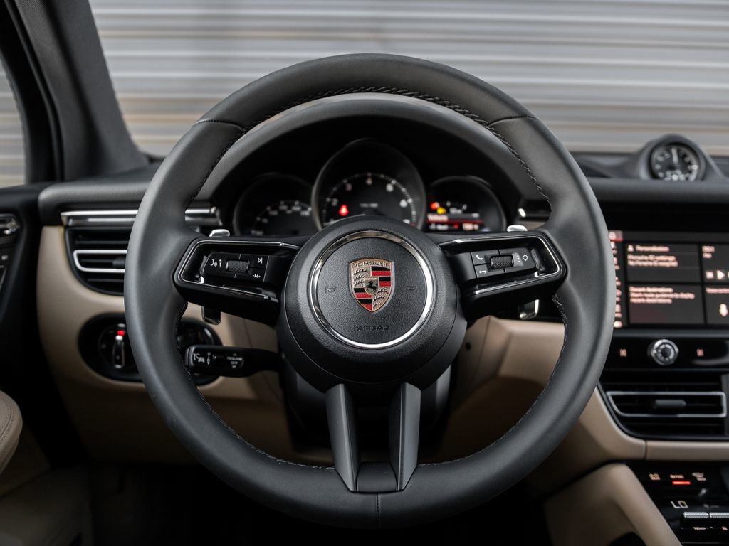 Certified 2025 Porsche Macan image 37