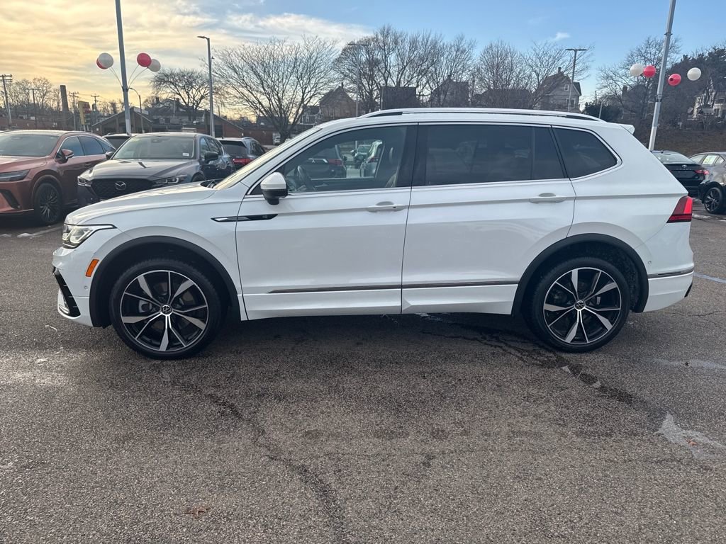 Used 2022 Volkswagen Tiguan SEL R-Line image 4