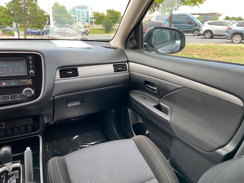 Used 2017 Mitsubishi Outlander ES AWD/4WD image 64