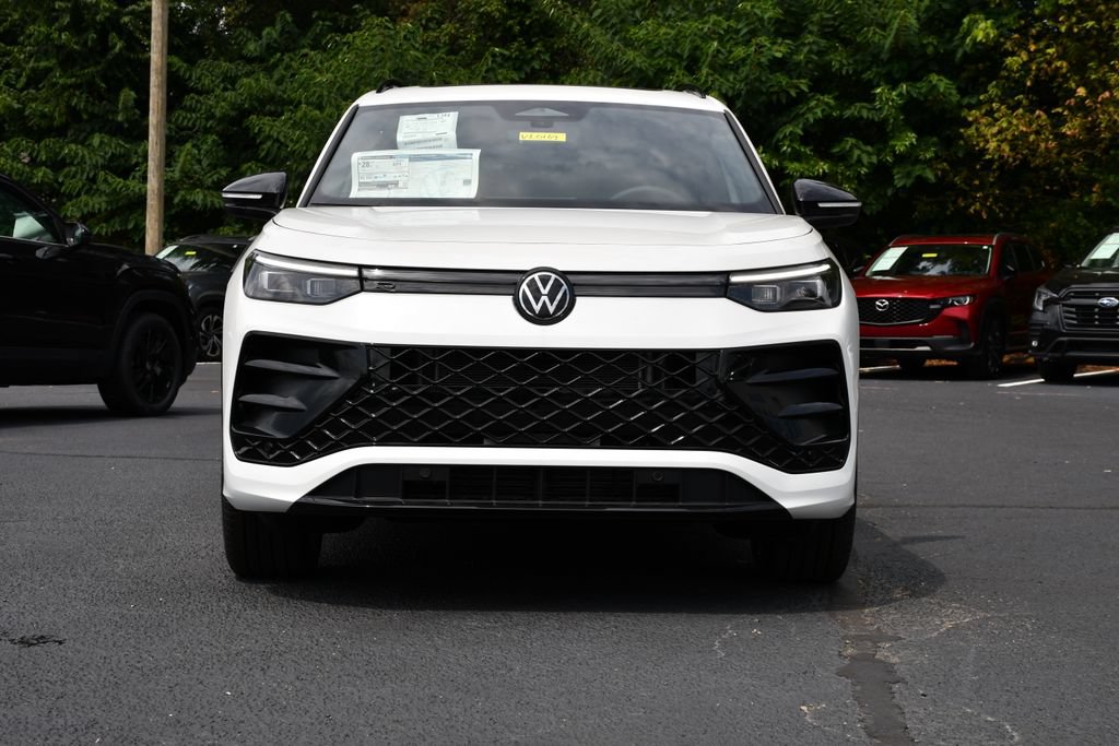 New 2026 Volkswagen Tiguan SE R-Line FWD image 2
