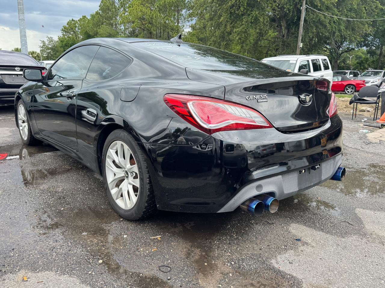 Used 2013 Hyundai Genesis 2.0T RWD image 2