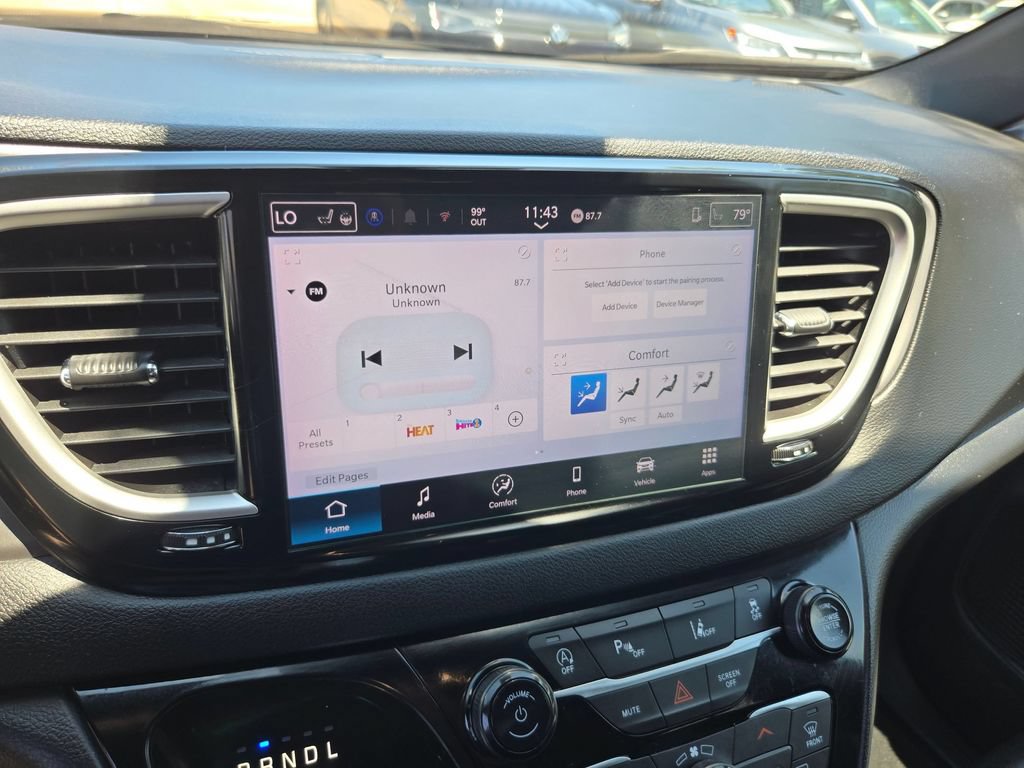 Used 2025 Chrysler Pacifica Select FWD image 20