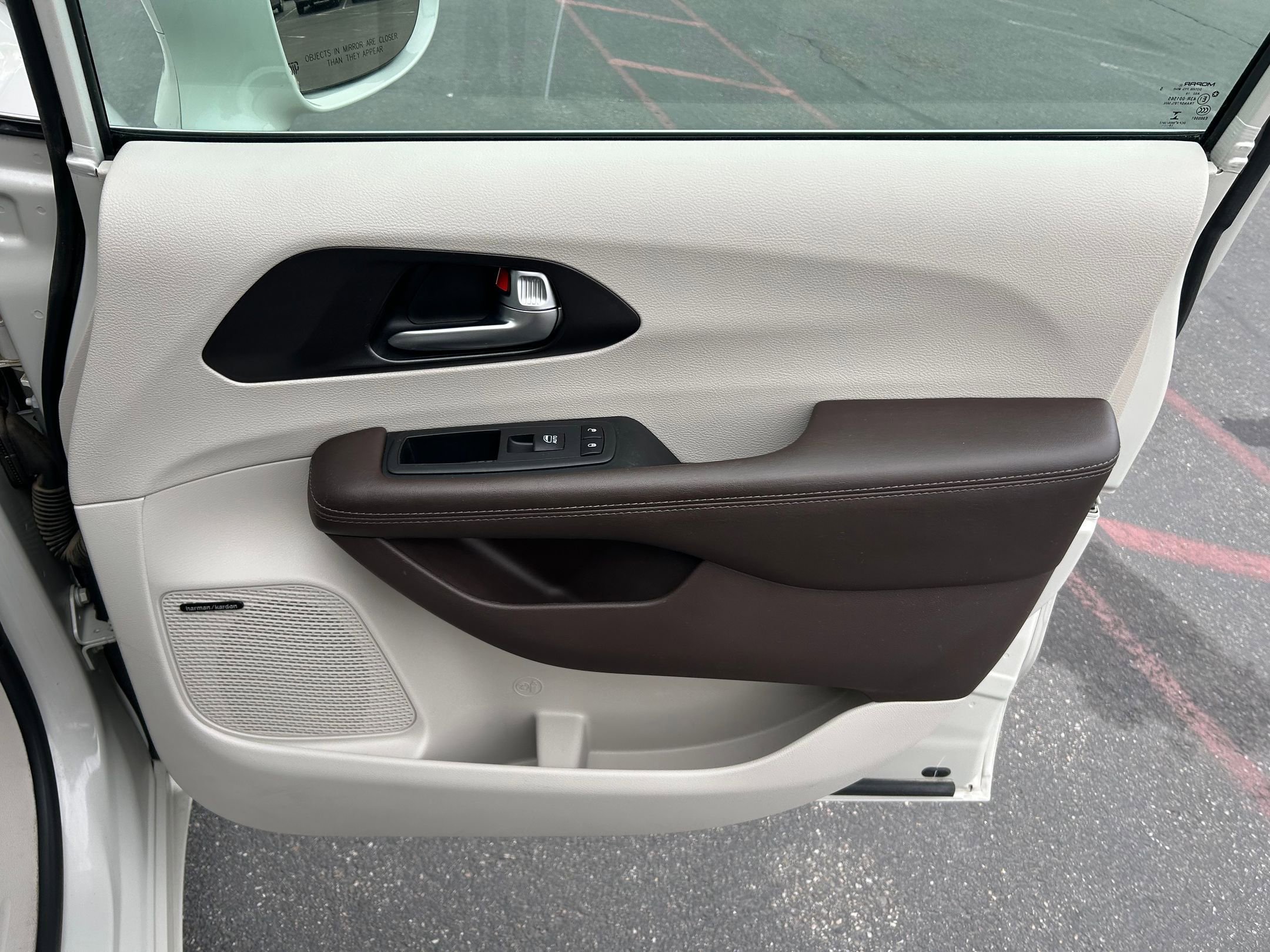 Used 2020 Chrysler Pacifica Touring-L Plus w/ Tire & Wheel Group image 29