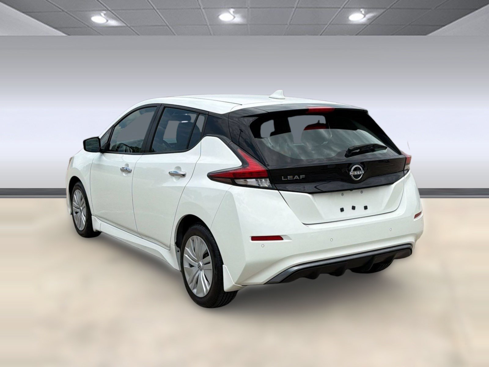 Used 2023 Nissan Leaf S FWD image 3