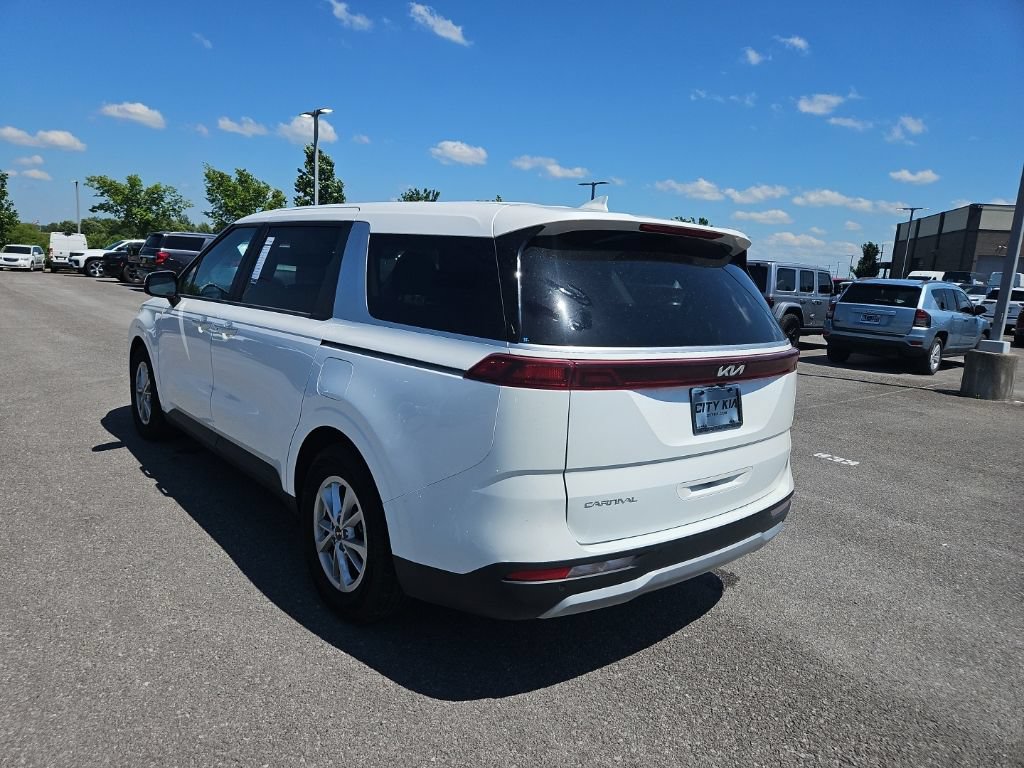 Used 2024 Kia Carnival LX FWD image 5