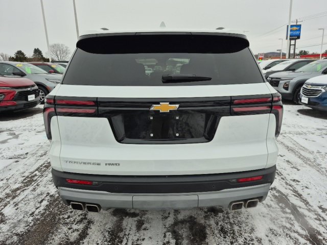 Used 2025 Chevrolet Traverse LT image 11