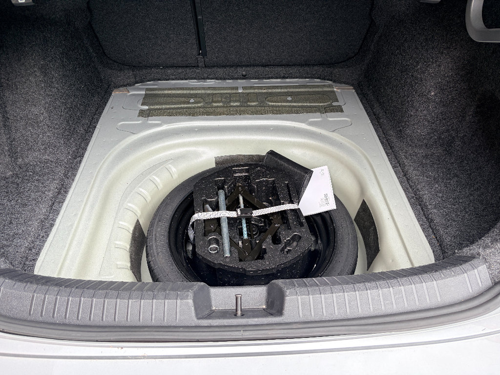 Used 2024 Volkswagen Jetta SE FWD image 29