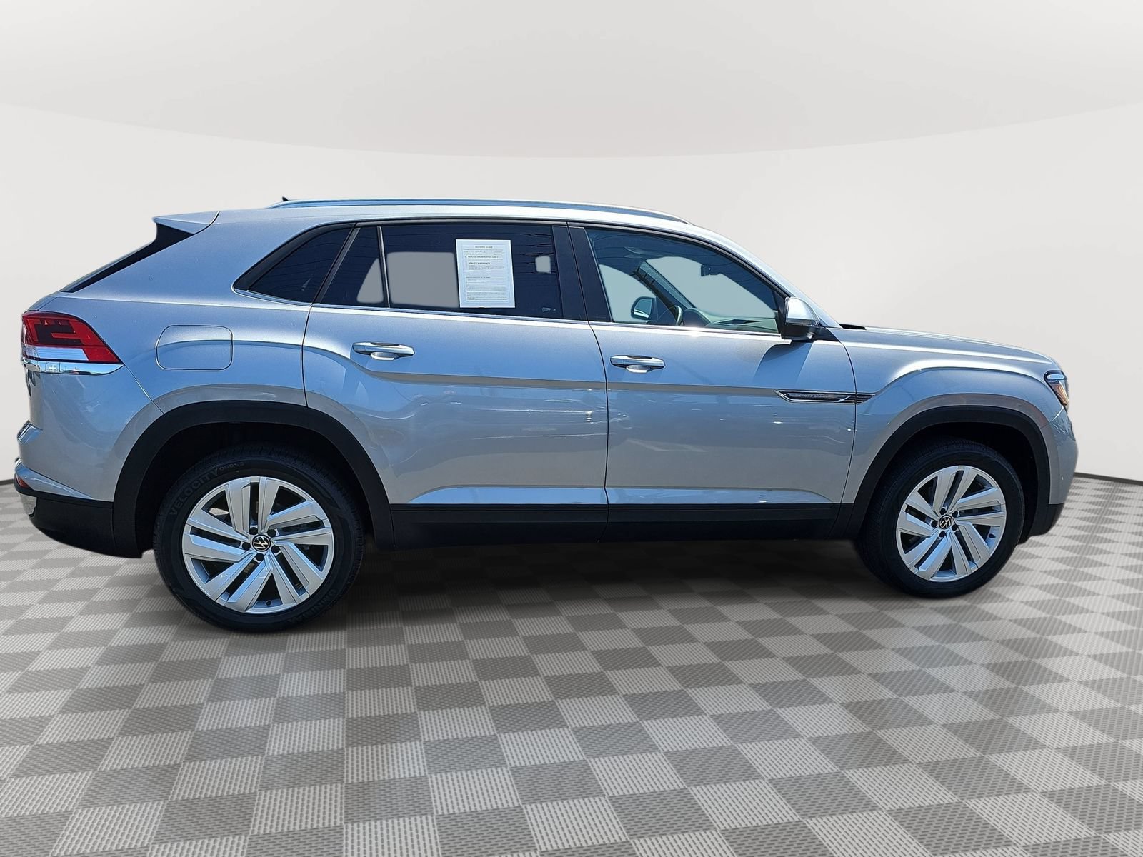 Used 2023 Volkswagen Atlas Cross Sport SE w/ Panoramic Sunroof Package FWD image 4