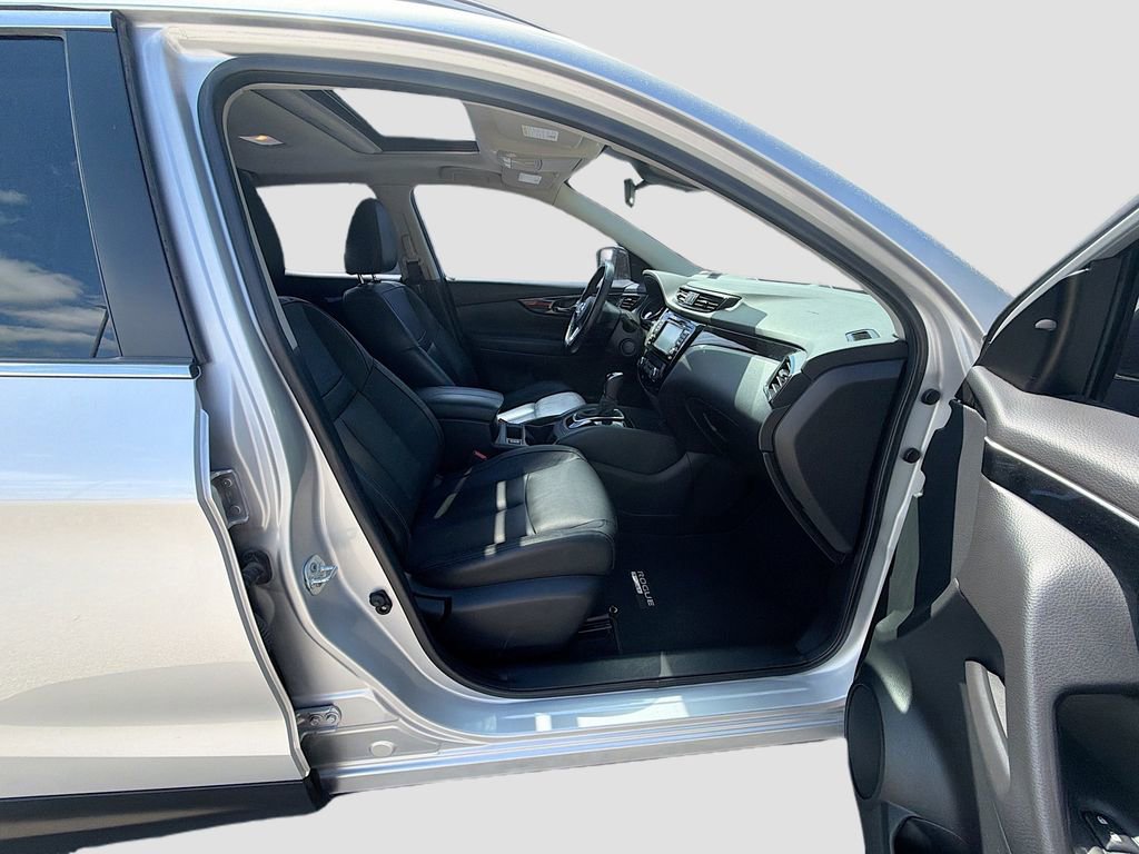 Used 2017 Nissan Rogue Sport SL w/ SL Premium Package image 32