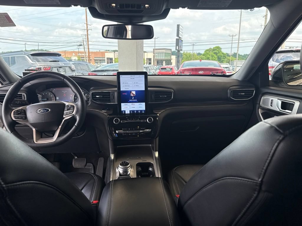 Used 2023 Ford Explorer Limited w/ Limited Technology Package AWD/4WD image 18