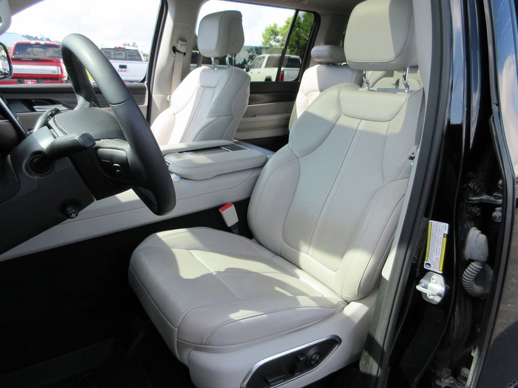 Used 2023 Jeep Wagoneer Series II w/ Premium Group I AWD/4WD image 22