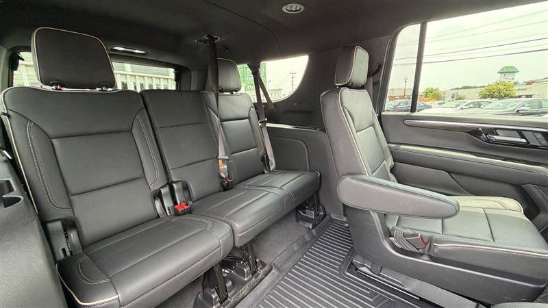 Used 2026 Chevrolet Suburban Premier RWD image 42