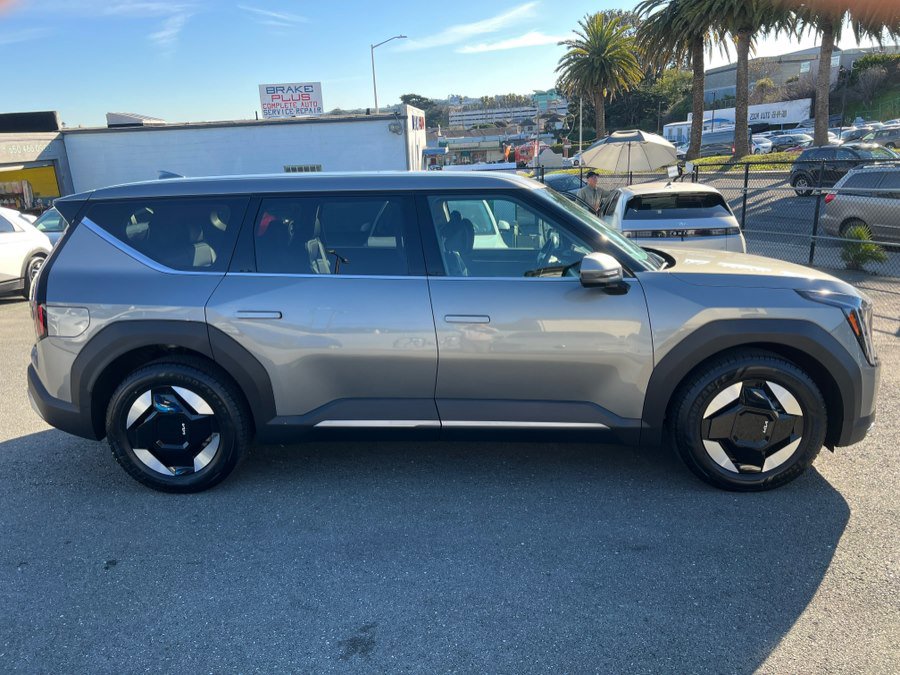 Used 2024 Kia EV9 Light Long Range image 4