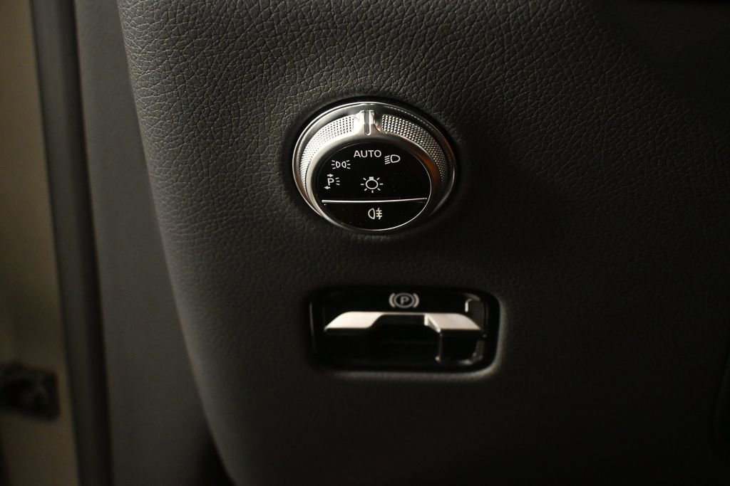 Used 2024 Mercedes-Benz GLC 300 image 9