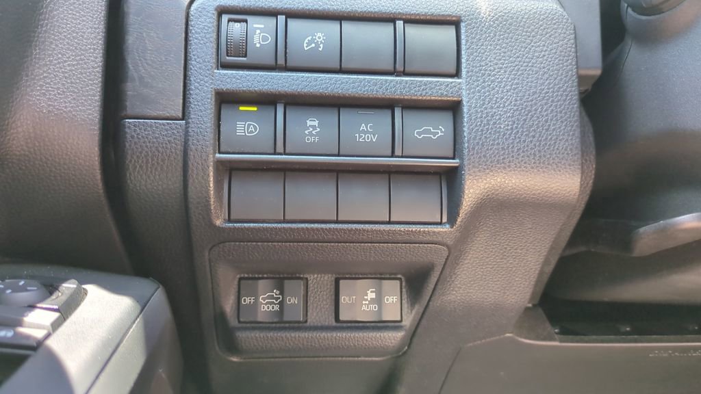 Used 2024 Toyota Tacoma Limited w/ Limited Package (LT) AWD/4WD image 28