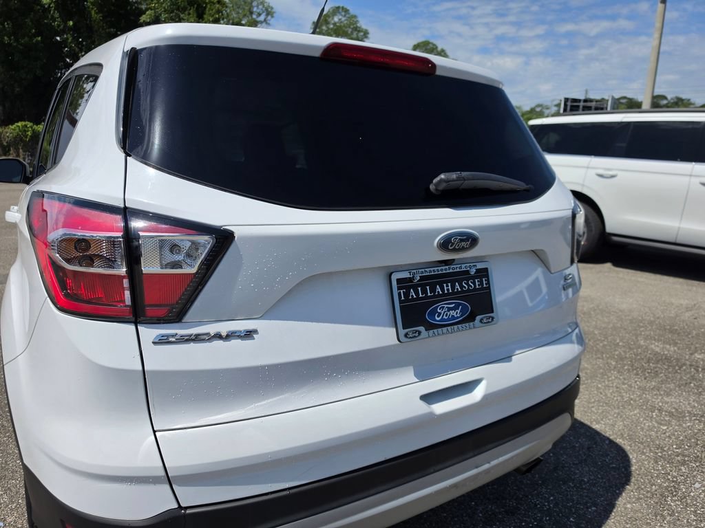Used 2017 Ford Escape SE FWD image 10