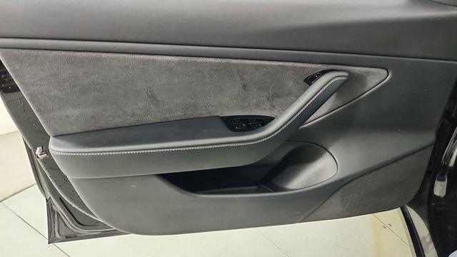 Used 2019 Tesla Model 3 RWD image 9