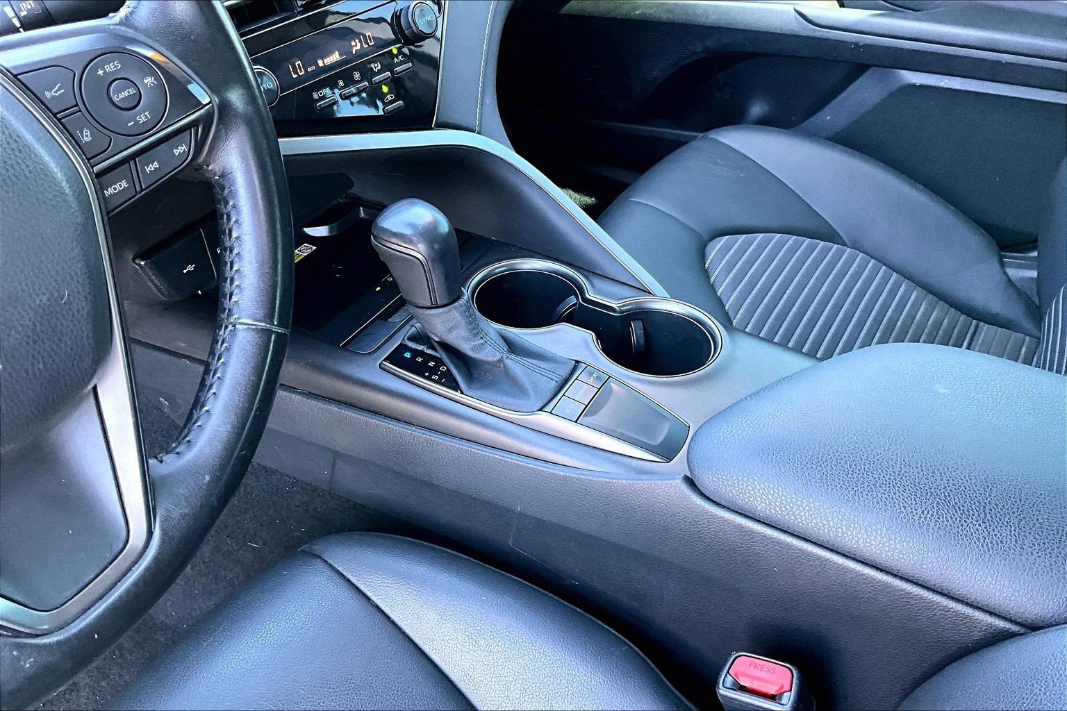 Used 2022 Toyota Camry SE w/ Audio Upgrade Package FWD image 13