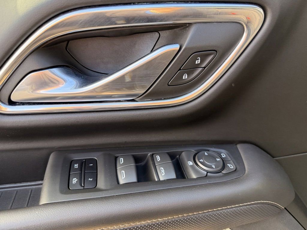 Used 2023 GMC Yukon XL SLT image 14