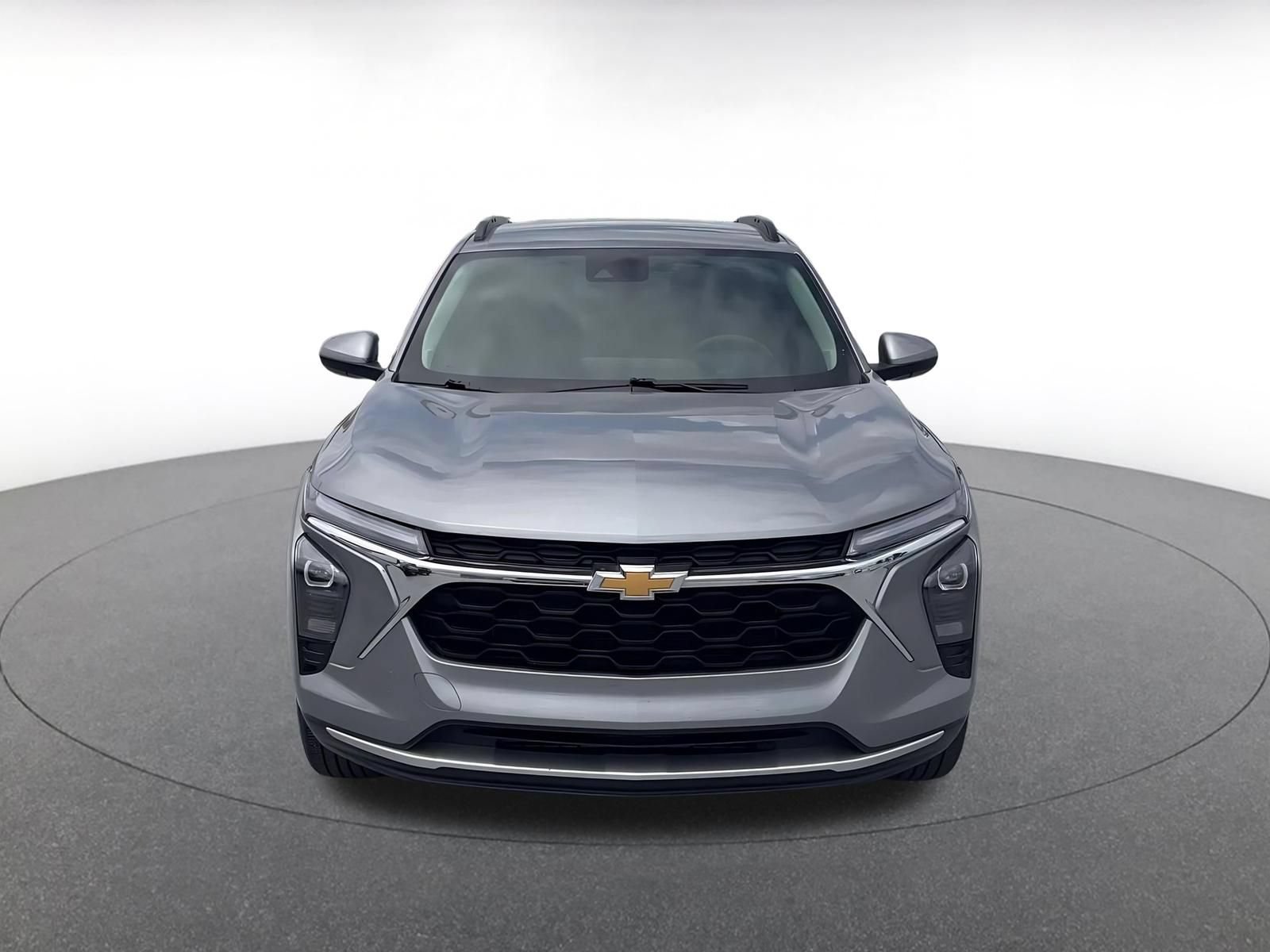 Used 2025 Chevrolet Trax LT FWD image 4