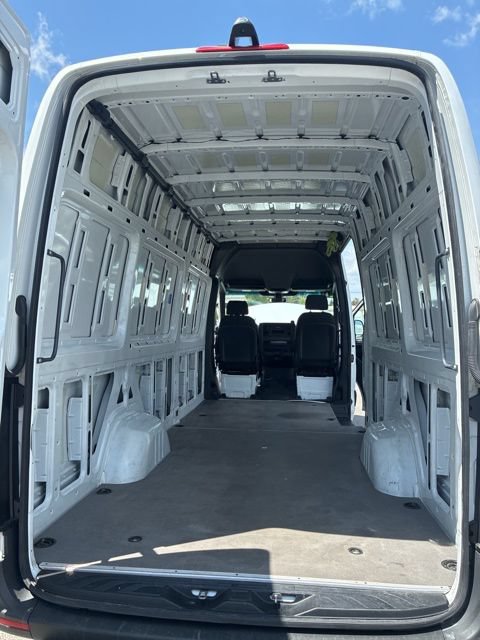Used 2023 Mercedes-Benz Sprinter 2500 image 23