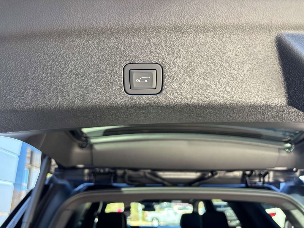 Used 2026 GMC Yukon Denali AWD/4WD image 14