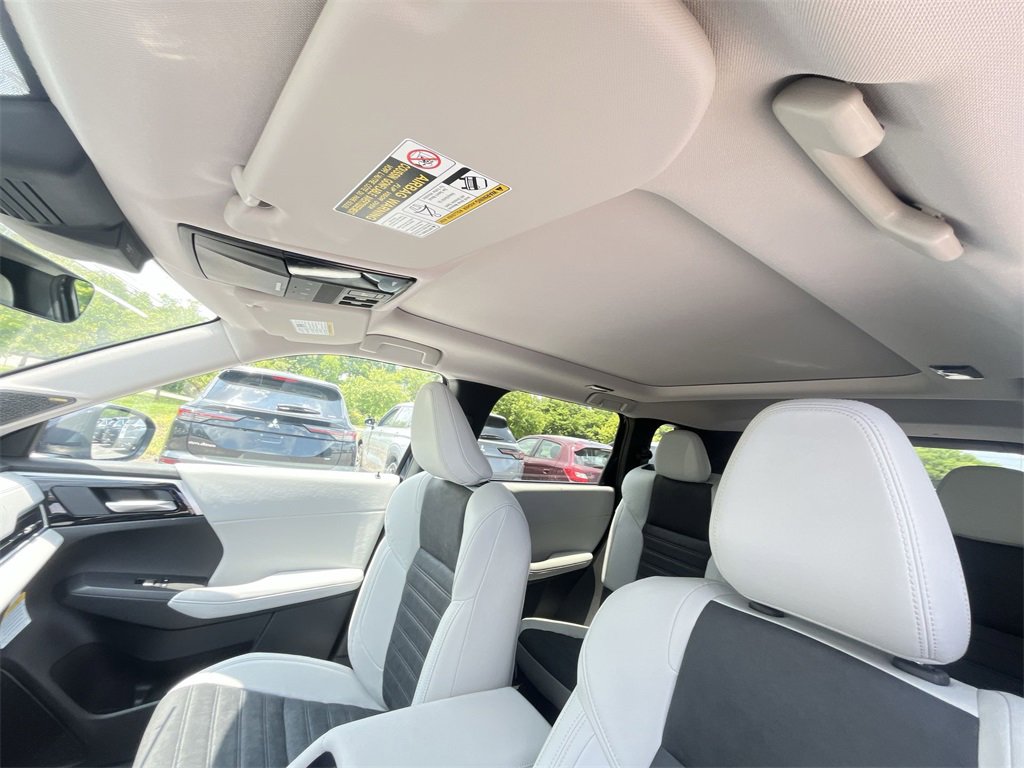 New 2025 Mitsubishi Outlander SE image 22