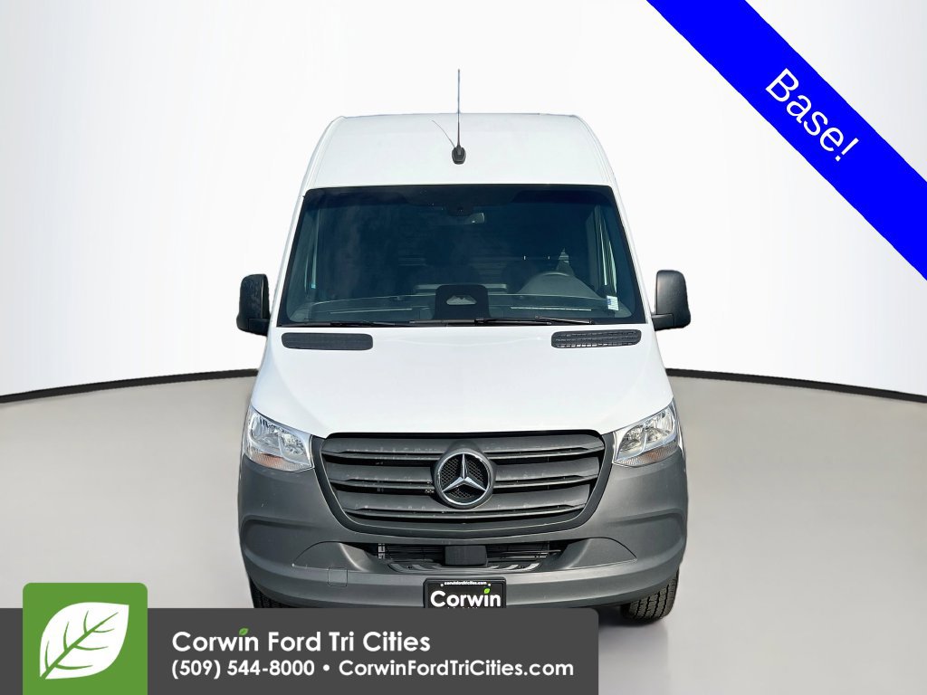 Used 2025 Mercedes-Benz Sprinter 2500 image 3