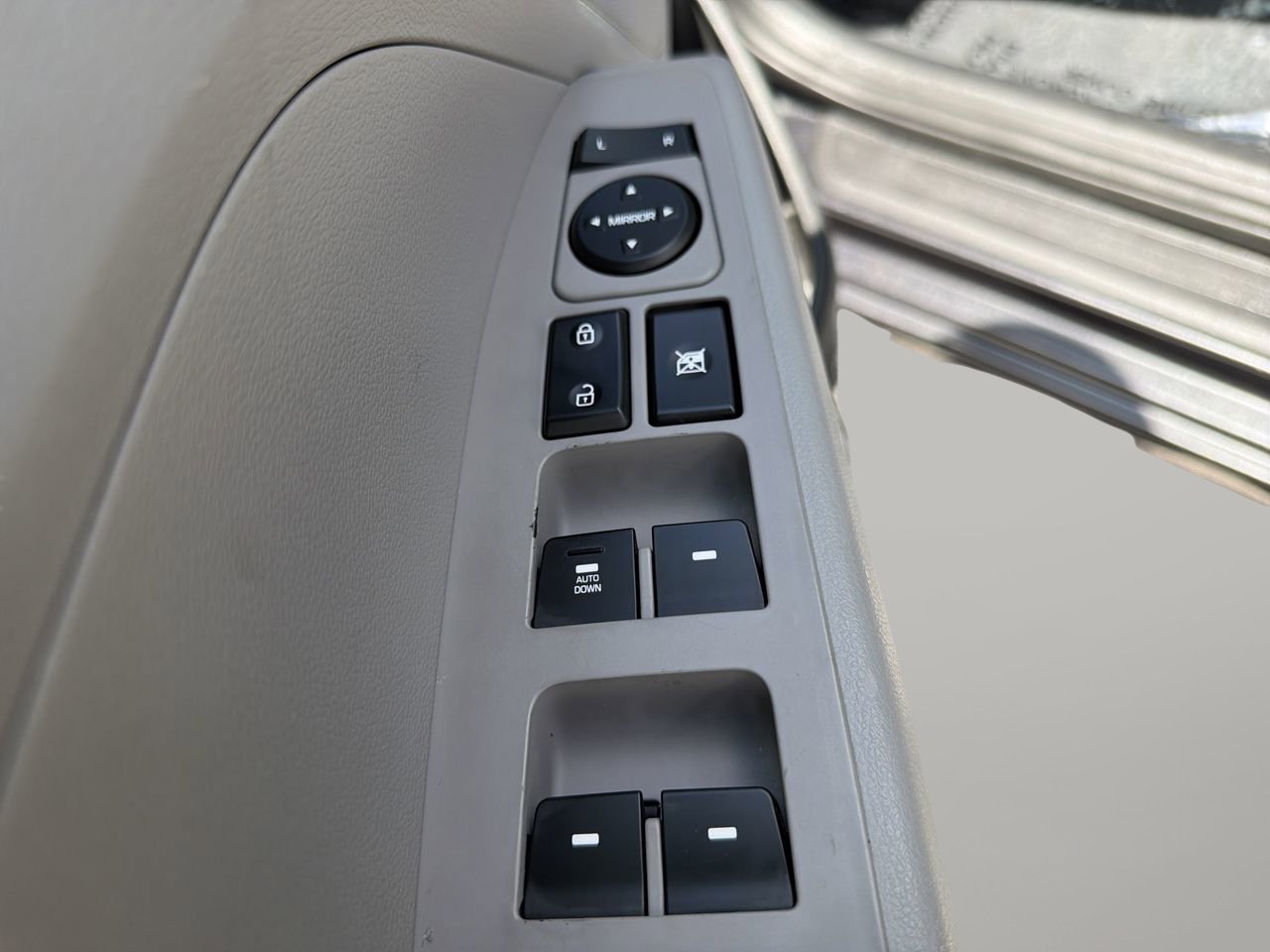 Used 2020 Hyundai Elantra SE FWD image 17
