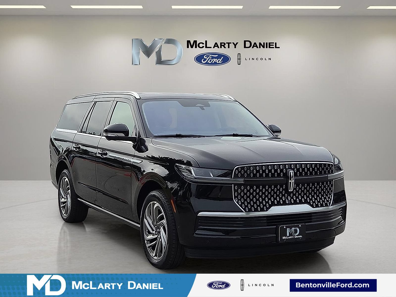 Used 2025 Lincoln Navigator L Reserve AWD/4WD image 1