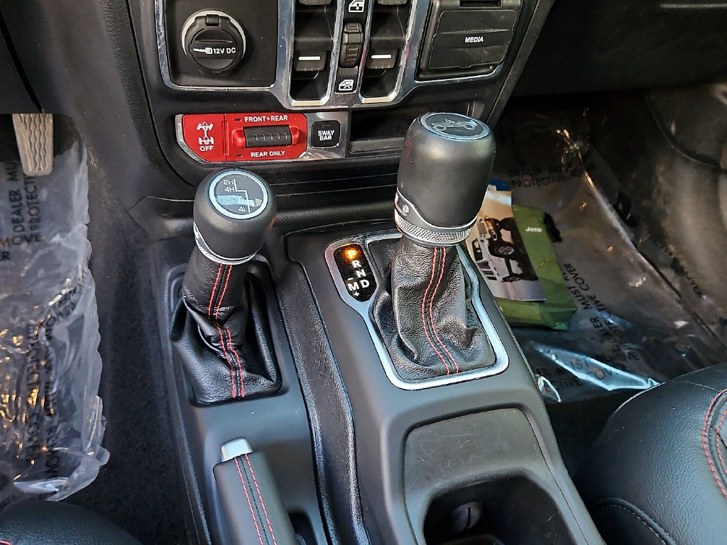 Used 2020 Jeep Wrangler Unlimited Rubicon w/ Dual Top Group AWD/4WD image 16