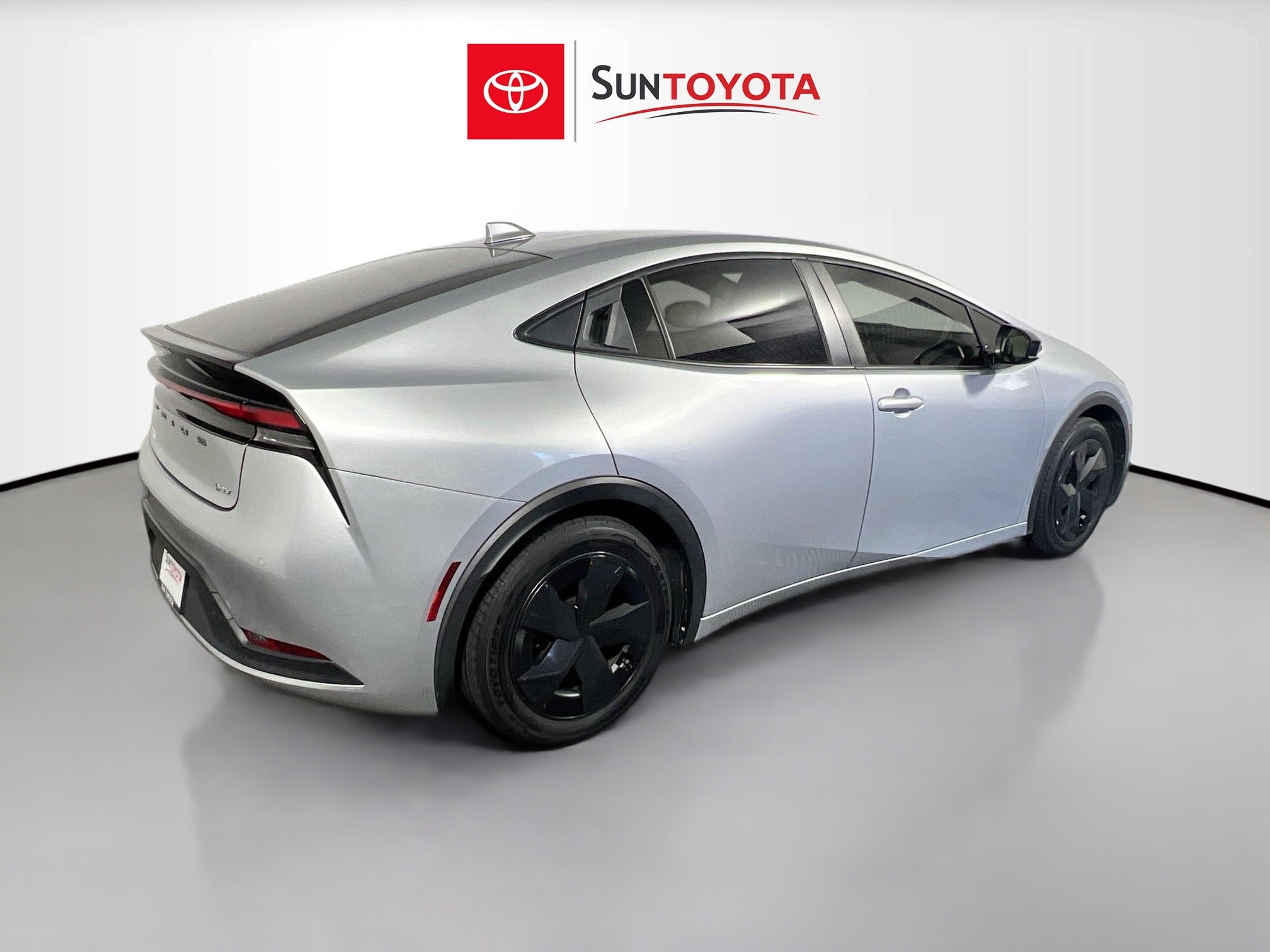 Used 2023 Toyota Prius LE FWD image 4