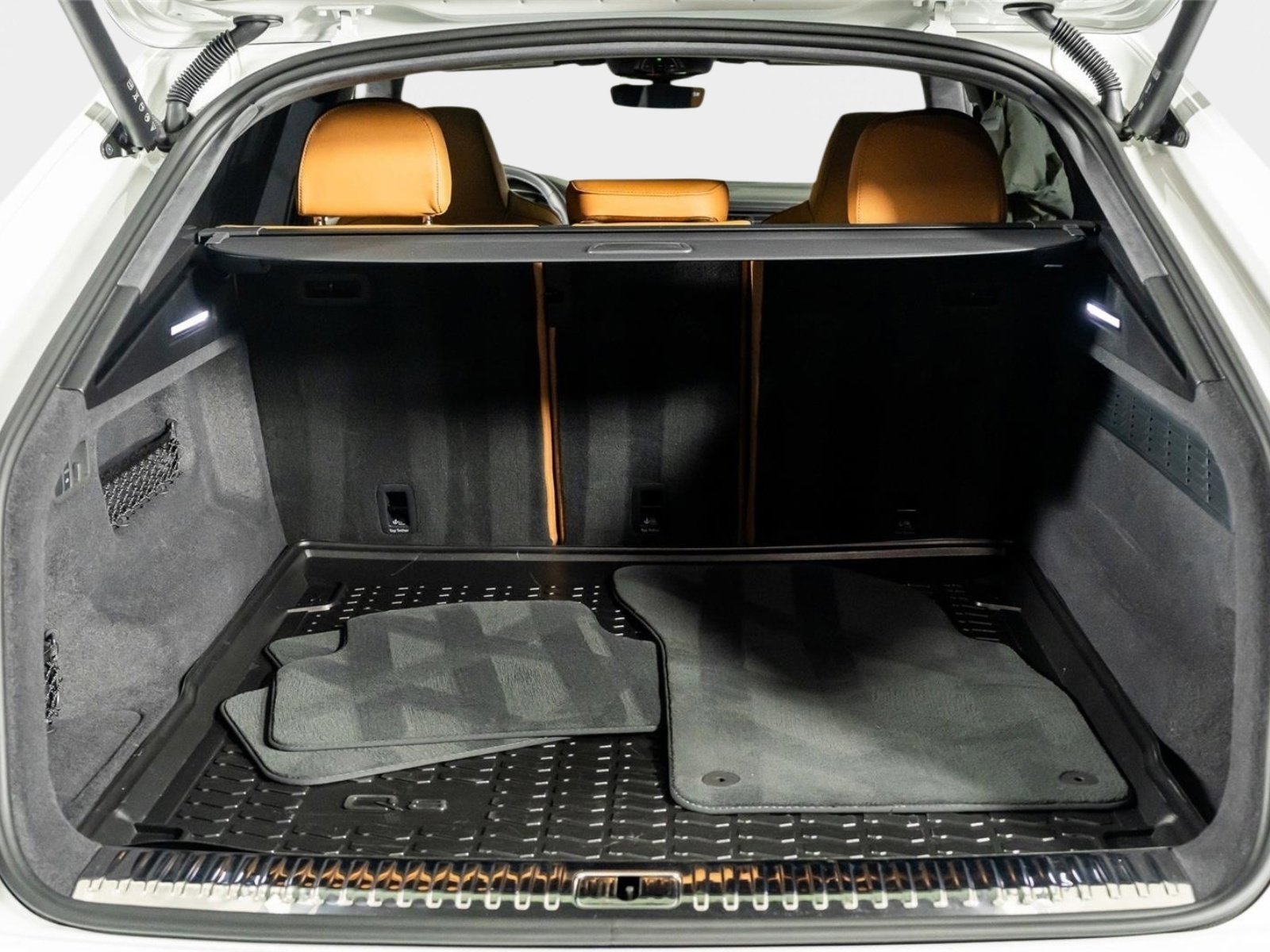 Used 2025 Audi RS Q8 performance image 58