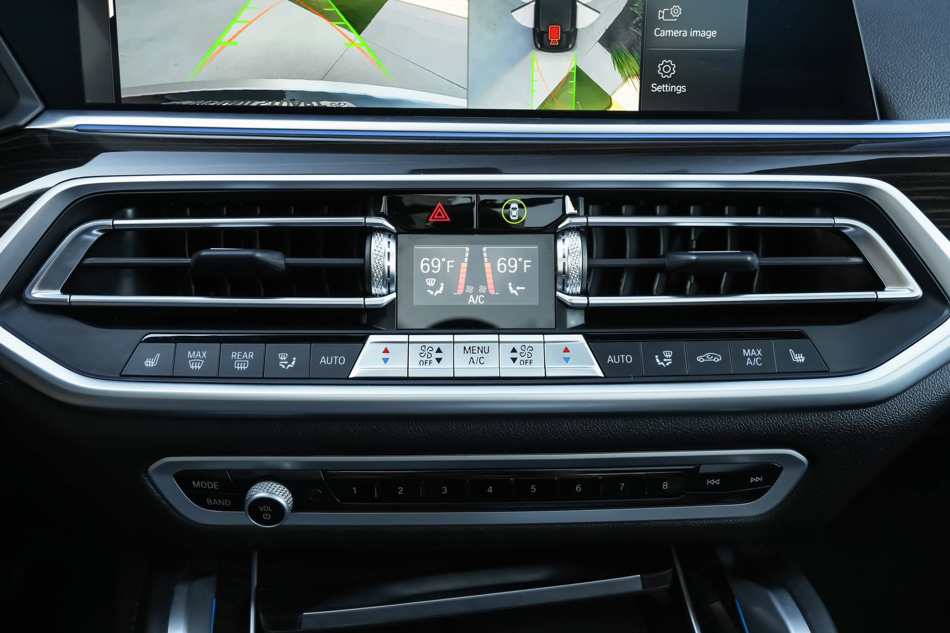 Used 2023 BMW X6 xDrive40i w/ Climate Comfort Package image 15