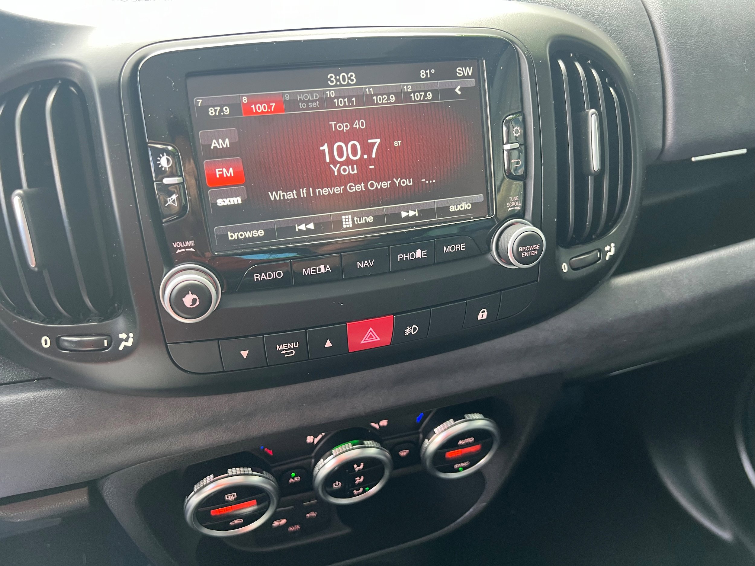 Used 2014 FIAT 500L Lounge w/ Mutually Exclusive Package image 14
