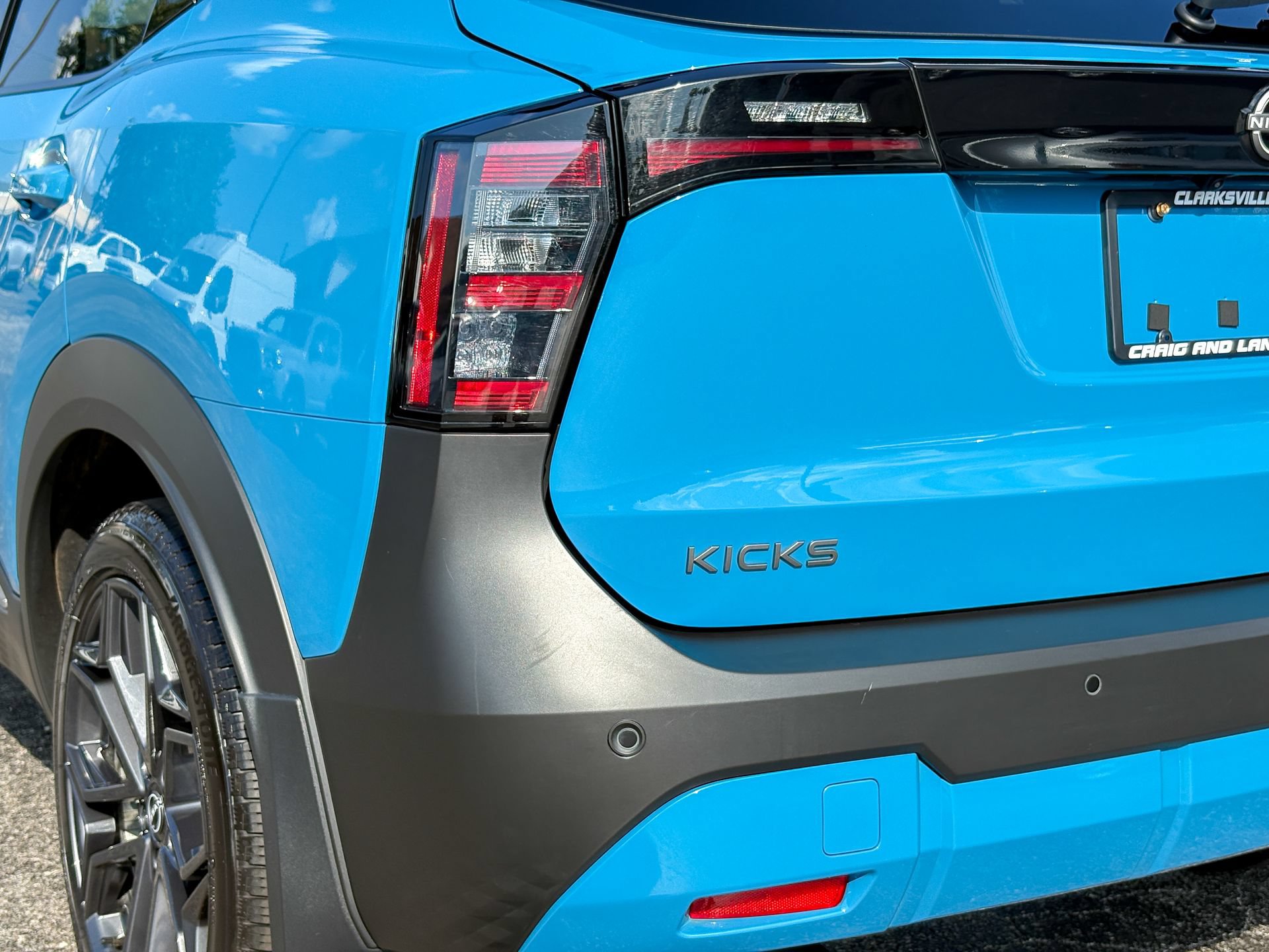 Used 2025 Nissan Kicks SR w/ SR Premium Package AWD/4WD image 9