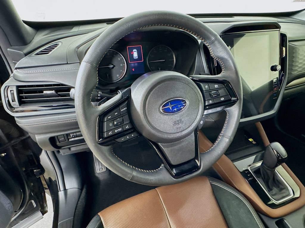 Used 2025 Subaru Forester Touring AWD/4WD image 11