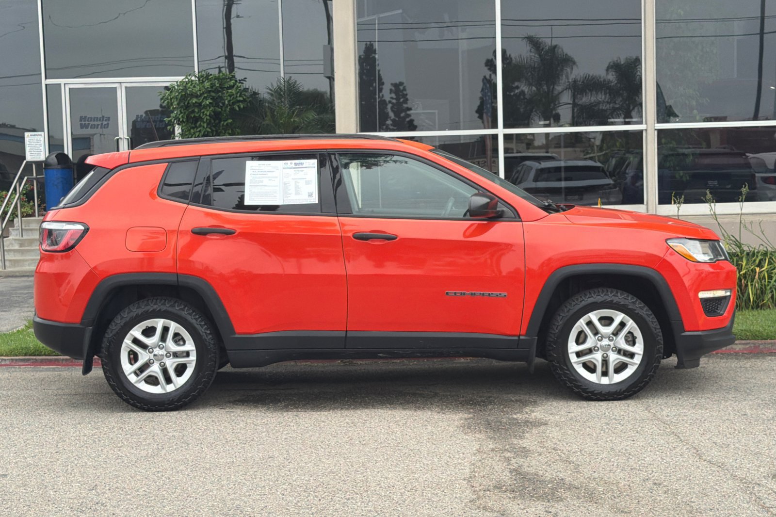 Used 2018 Jeep Compass Sport FWD image 3