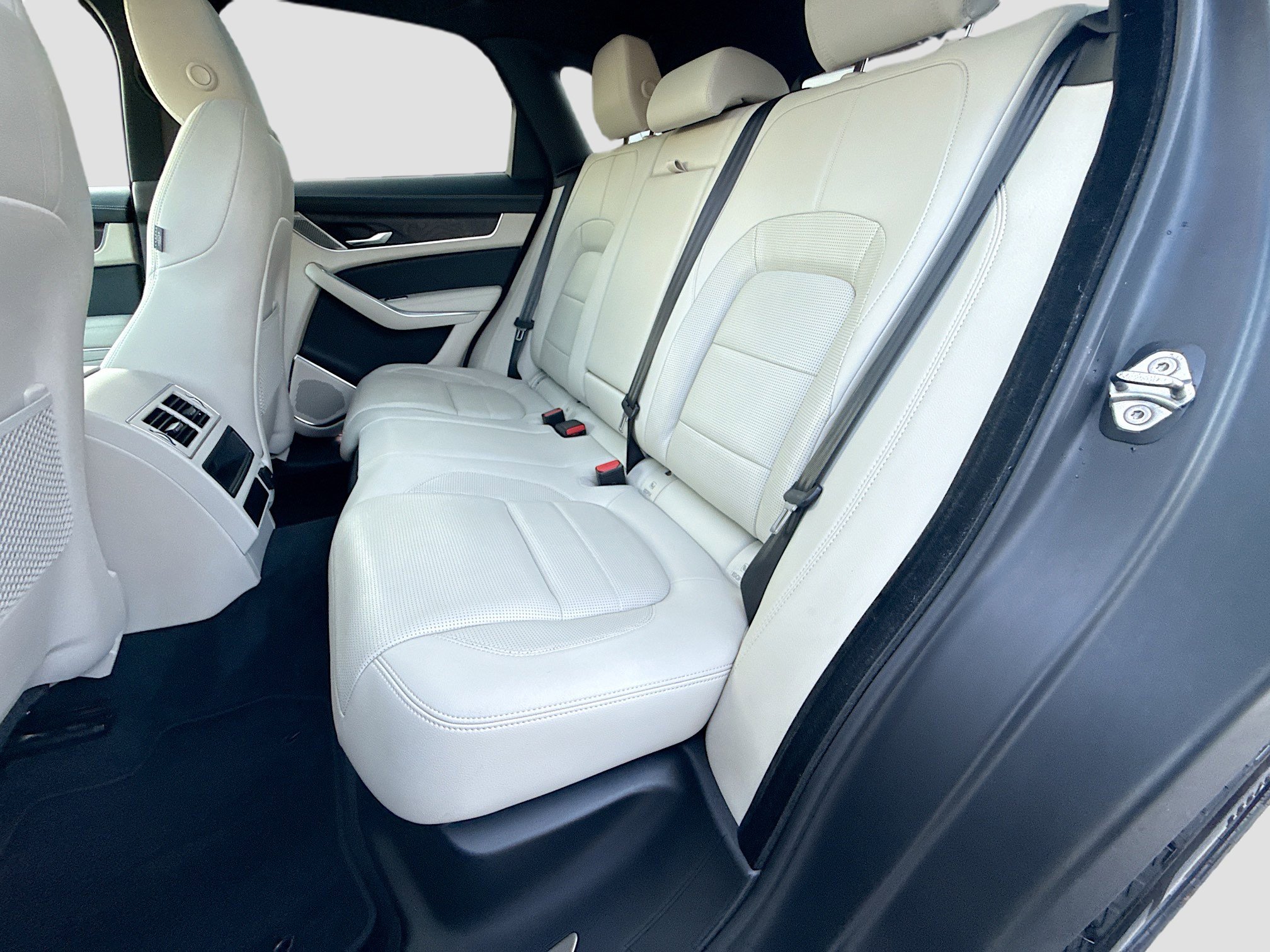 Used 2023 Jaguar F-PACE R-Dynamic S image 21