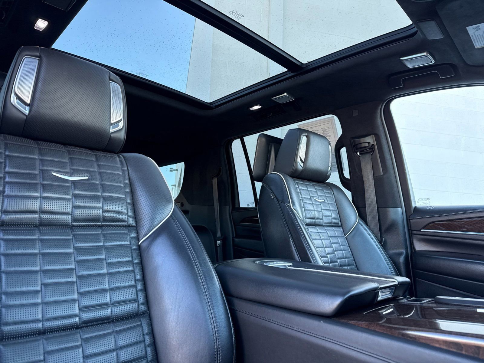 Used 2022 Cadillac Escalade ESV Sport Platinum w/ Heavy-Duty Trailer Package image 20