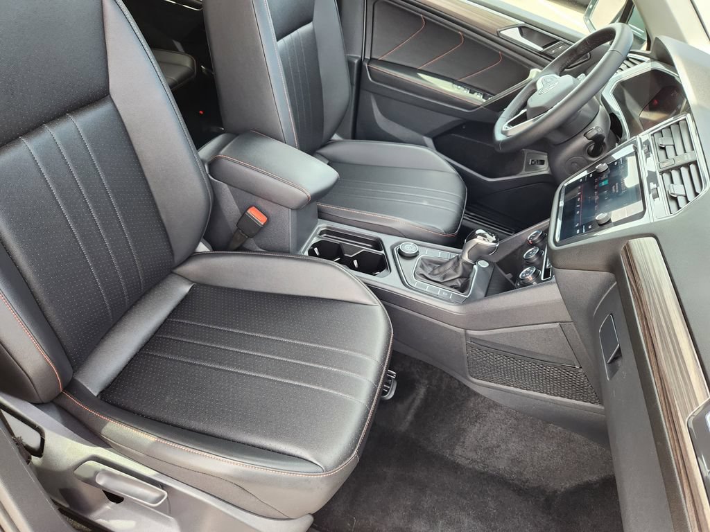 Certified 2024 Volkswagen Tiguan Wolfsburg Edition AWD/4WD image 11